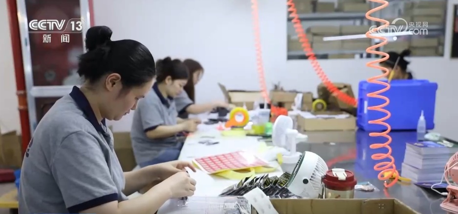 文創(chuàng)里的夏天 | “圈粉”又“吸金”，小文創(chuàng)撬動(dòng)文旅大經(jīng)濟(jì)與深層次文化傳播